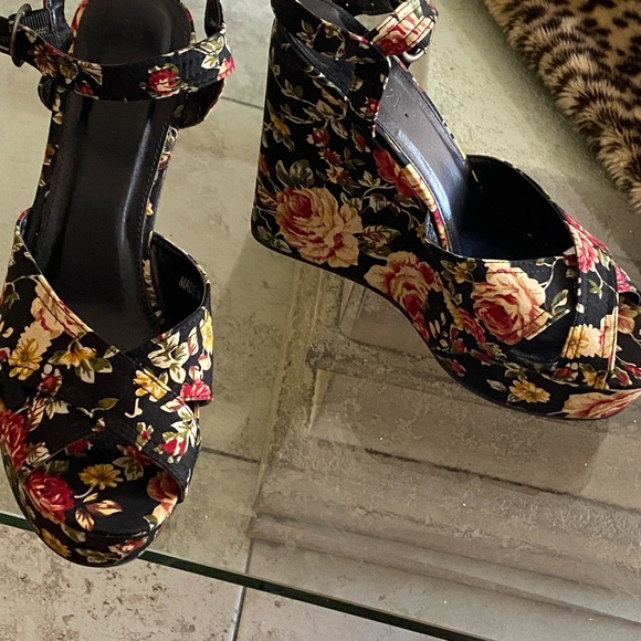Beautiful Forever 21 Floral Wedges - Picture 9 of 13